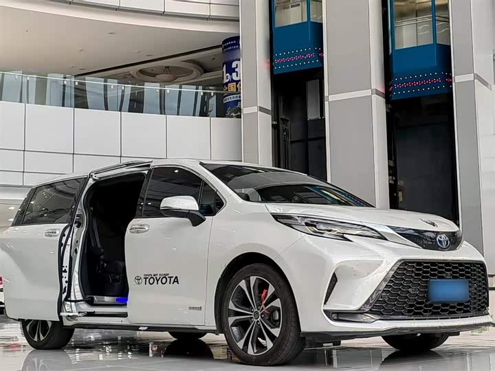 Фото 12 - Toyota Granvia