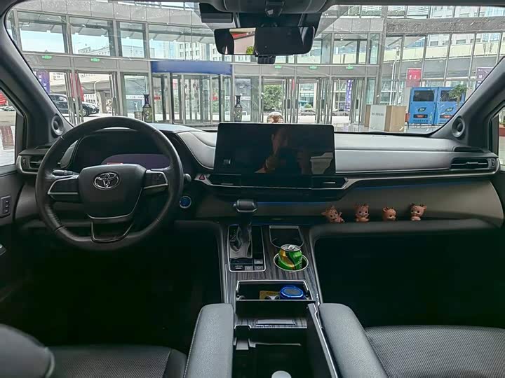 Фото 15 - Toyota Granvia