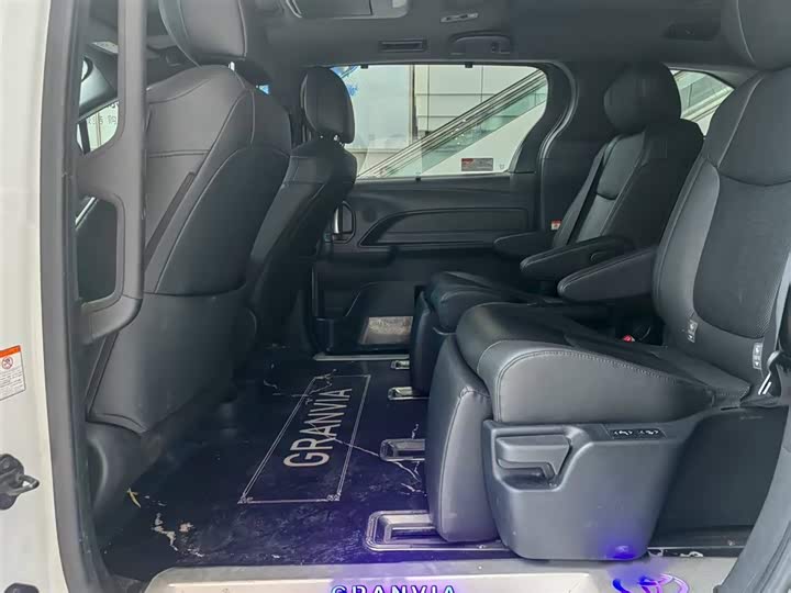 Фото 16 - Toyota Granvia