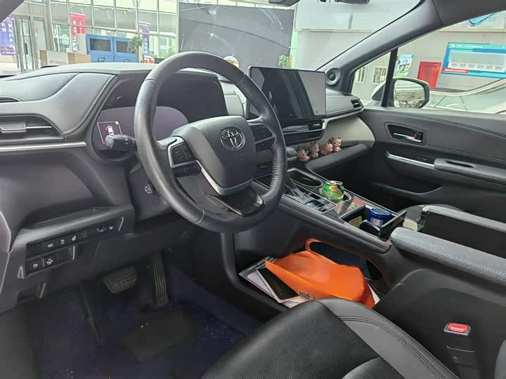 Фото 17 - Toyota Granvia