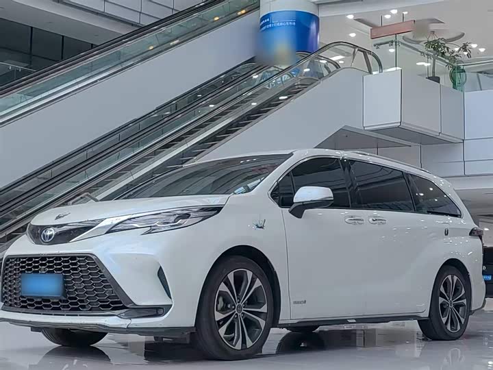 Фото 2 - Toyota Granvia