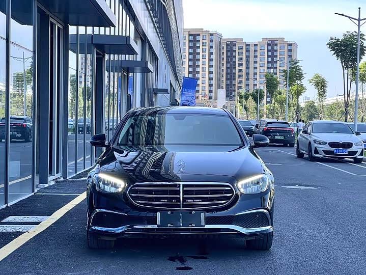 Фото 2 - Mercedes-Benz E-Class