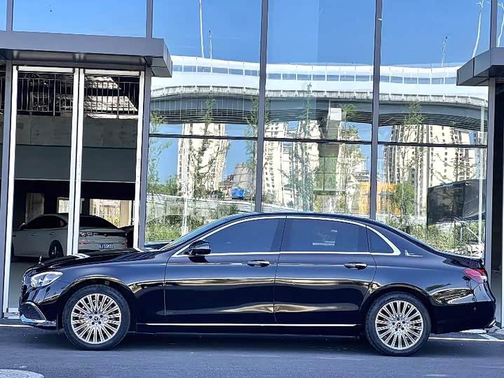 Фото 3 - Mercedes-Benz E-Class