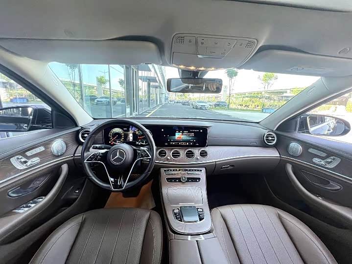 Фото 5 - Mercedes-Benz E-Class