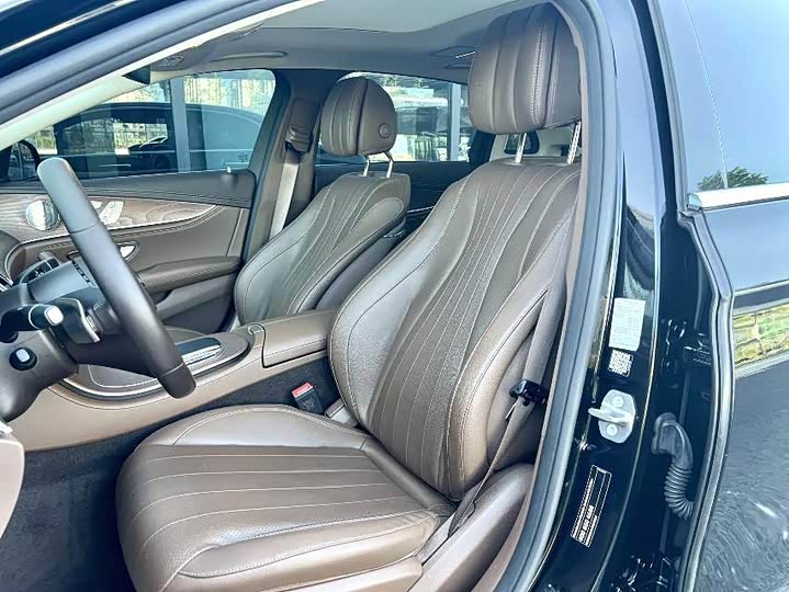 Фото 7 - Mercedes-Benz E-Class