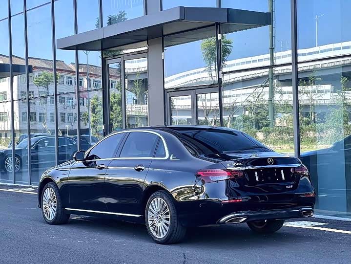 Фото 8 - Mercedes-Benz E-Class