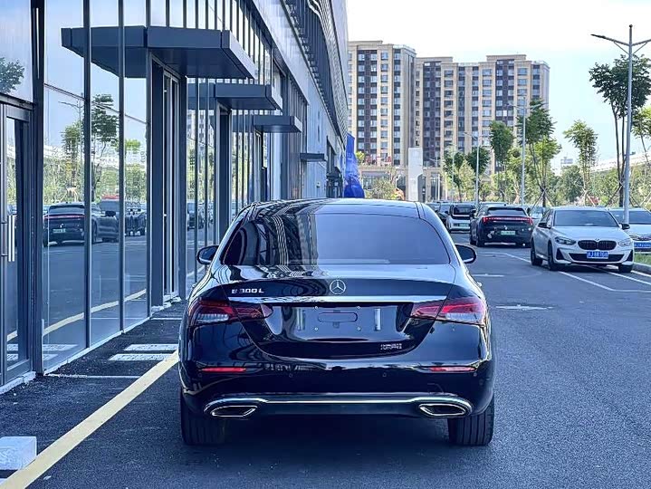 Фото 9 - Mercedes-Benz E-Class