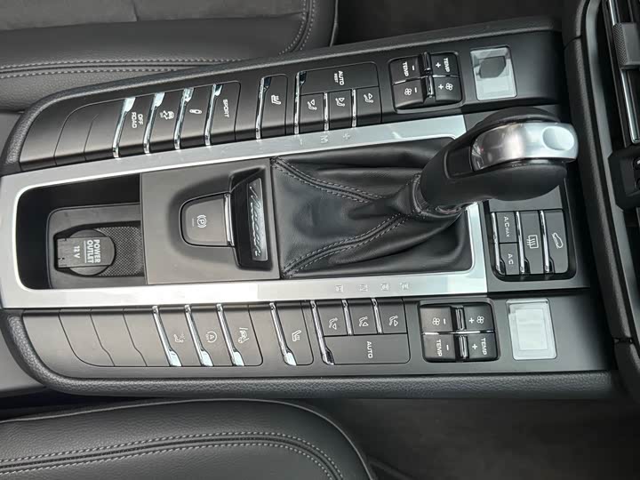 Фото 11 - Porsche Macan