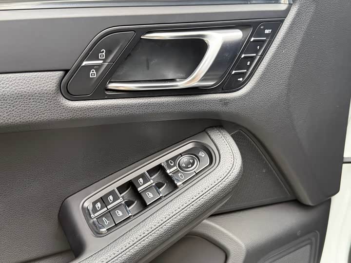 Фото 8 - Porsche Macan