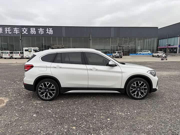 Фото 6 - BMW X1