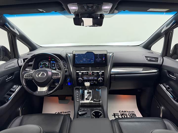 Фото 20 - Lexus LM