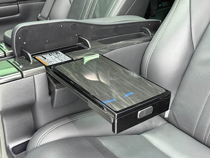 Фото 22 - Lexus LM