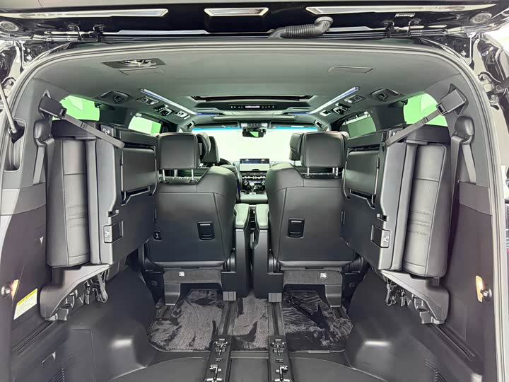 Фото 25 - Lexus LM