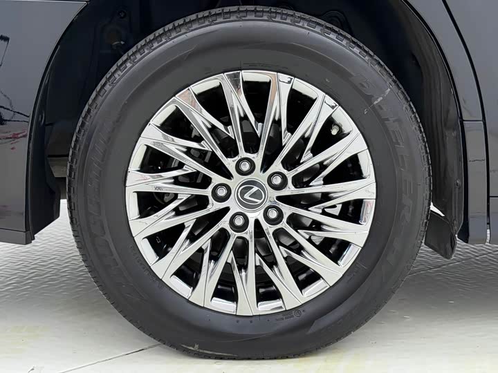 Фото 27 - Lexus LM