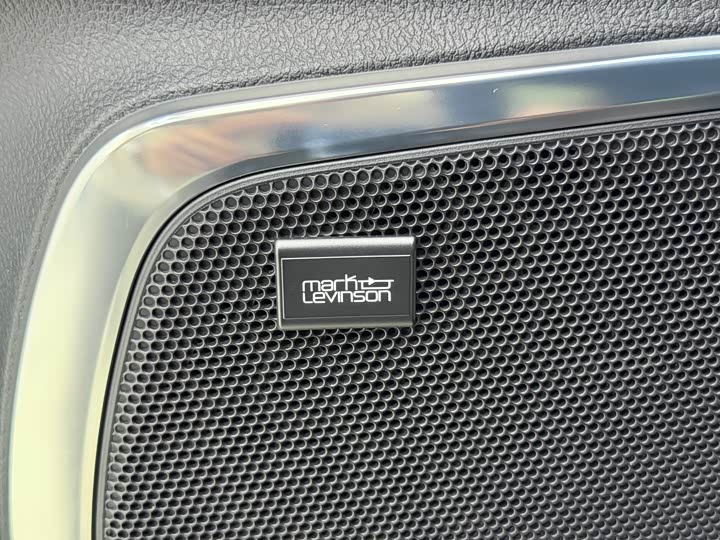 Фото 9 - Lexus LM