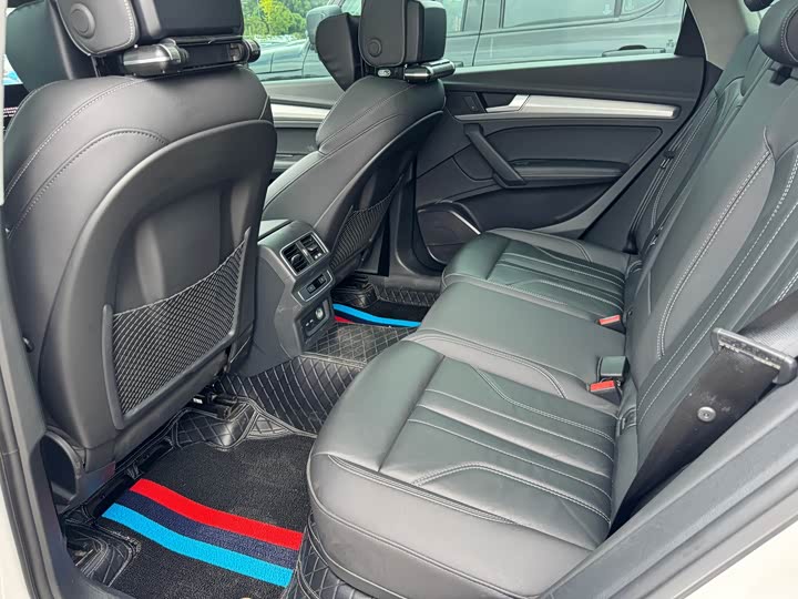 Фото 6 - Audi Q5L