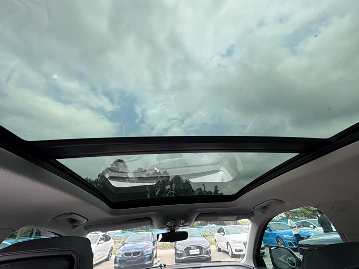 Фото 8 - Audi Q5L