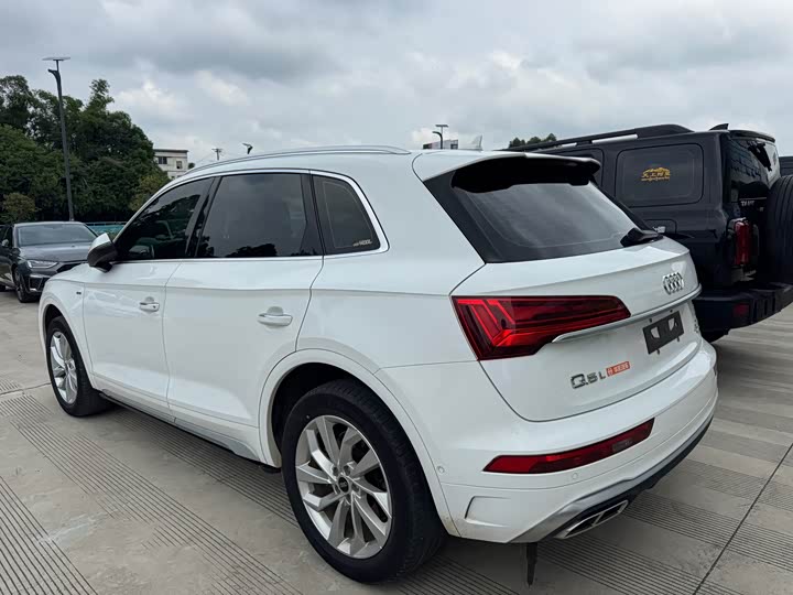 Фото 9 - Audi Q5L