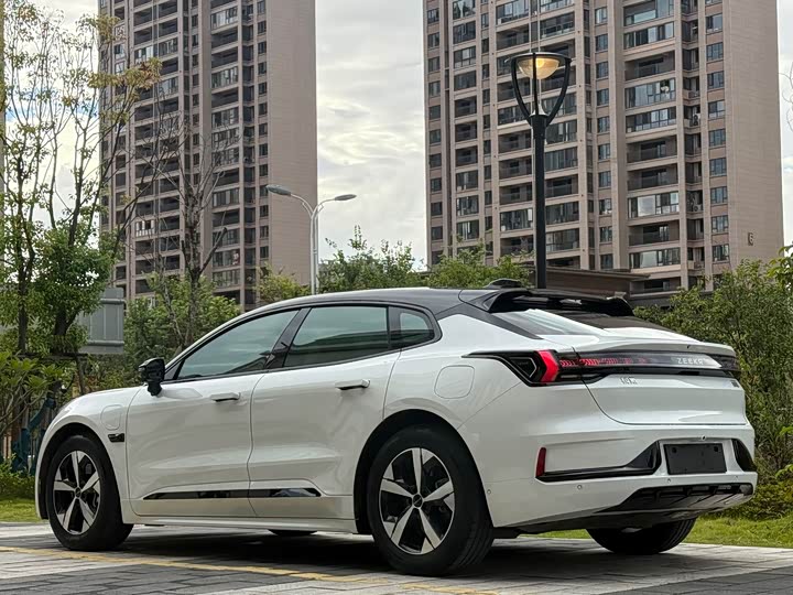 Фото 3 - Zeekr 001