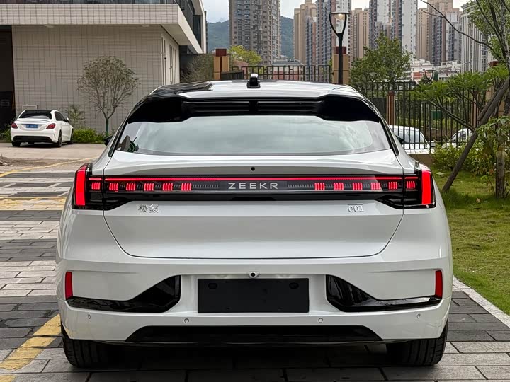 Фото 4 - Zeekr 001