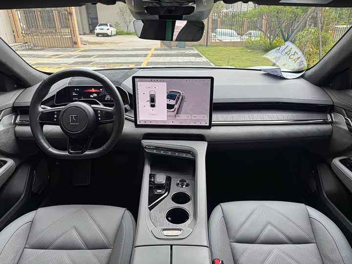 Фото 7 - Zeekr 001