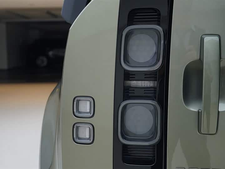 Фото 16 - Land Rover Defender