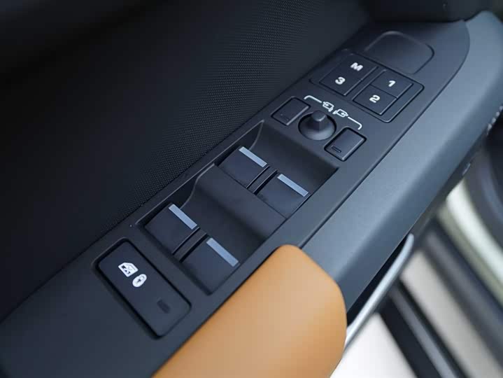 Фото 9 - Land Rover Defender