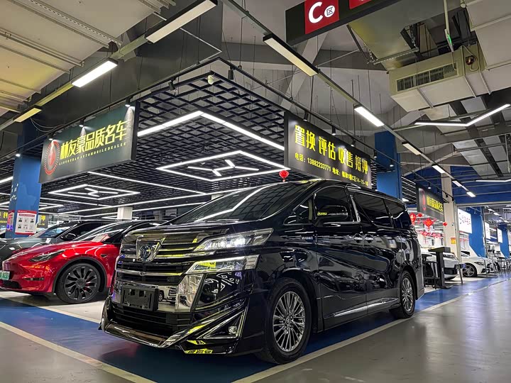 Фото 1 - Toyota Vellfire