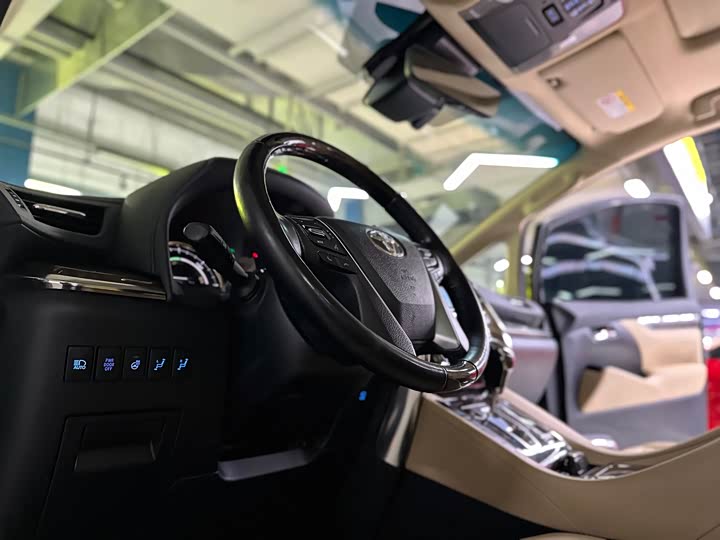 Фото 11 - Toyota Vellfire