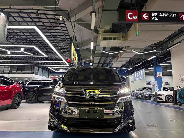 Фото 2 - Toyota Vellfire