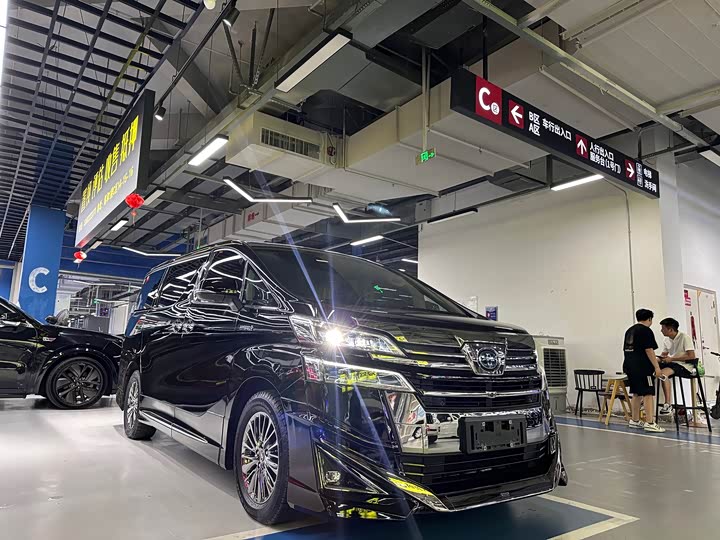 Фото 3 - Toyota Vellfire