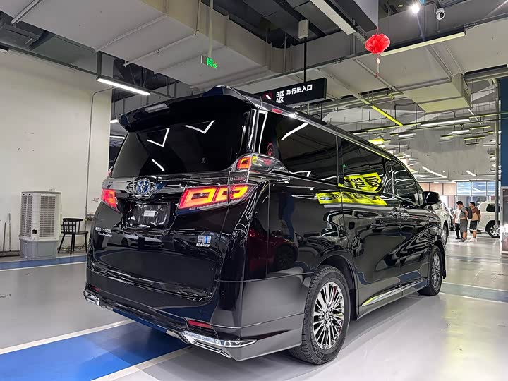 Фото 6 - Toyota Vellfire