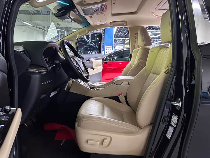 Фото 8 - Toyota Vellfire