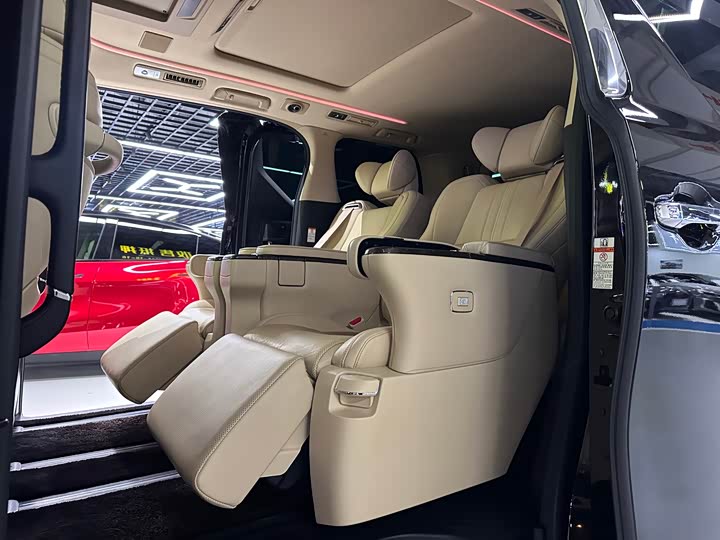 Фото 9 - Toyota Vellfire