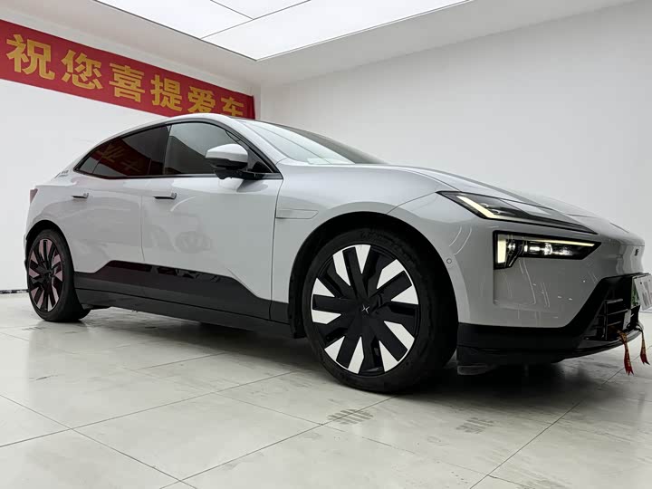 Фото 3 - Polestar 4