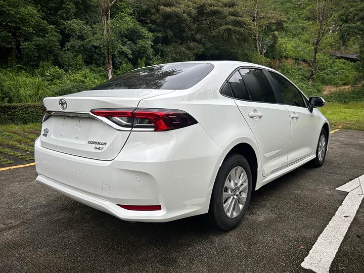 Фото 12 - Toyota Corolla