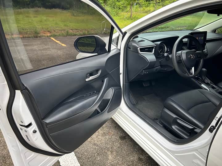 Фото 17 - Toyota Corolla