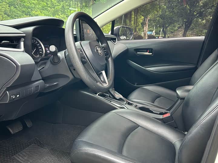 Фото 18 - Toyota Corolla