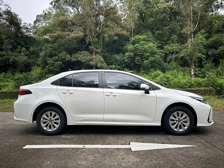 Фото 9 - Toyota Corolla