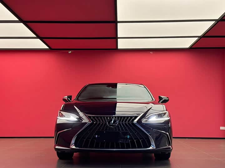 Фото 2 - Lexus ES