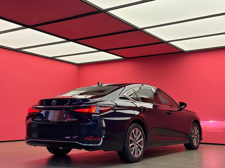 Фото 3 - Lexus ES