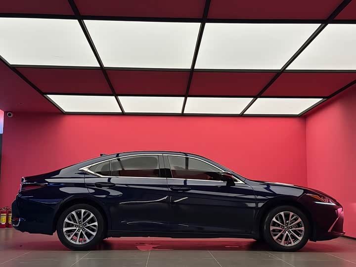 Фото 4 - Lexus ES