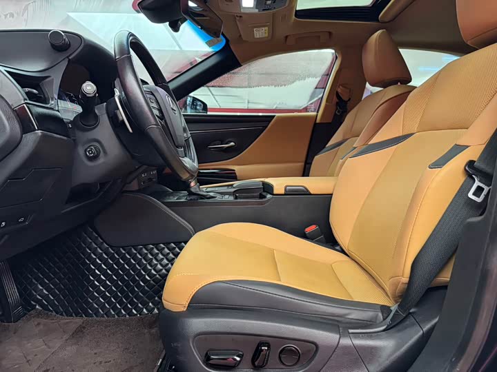 Фото 7 - Lexus ES