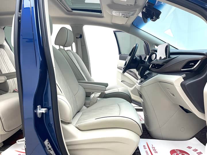 Фото 10 - Buick GL8 ES