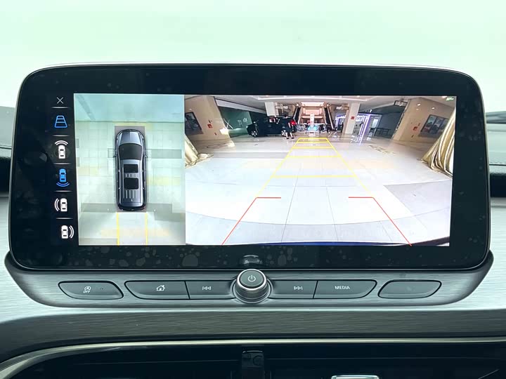 Фото 15 - Buick GL8 ES