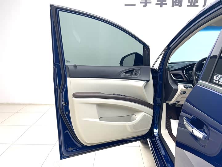 Фото 4 - Buick GL8 ES