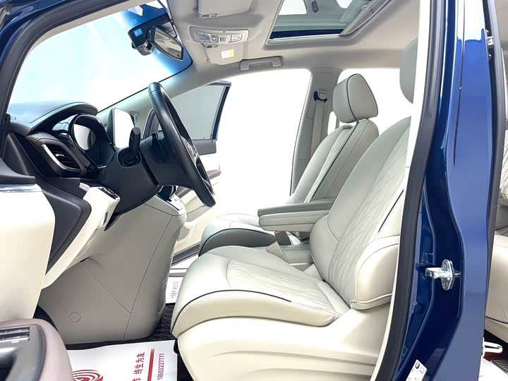 Фото 8 - Buick GL8 ES