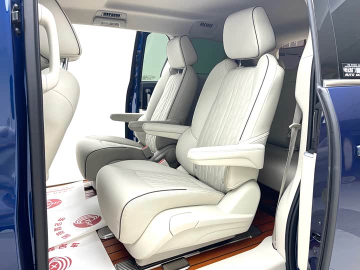 Фото 9 - Buick GL8 ES