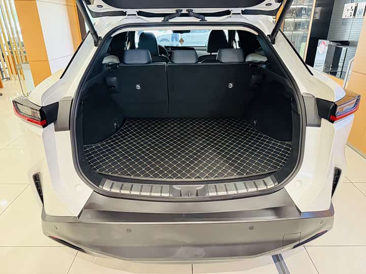 Фото 2 - Lexus RZ