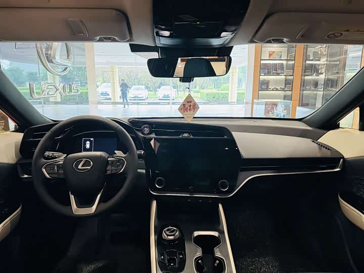 Фото 7 - Lexus RZ